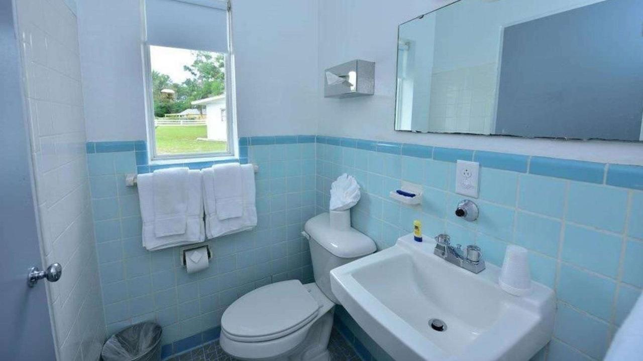 Sun Plaza Motel Silver Springs Bagian luar foto